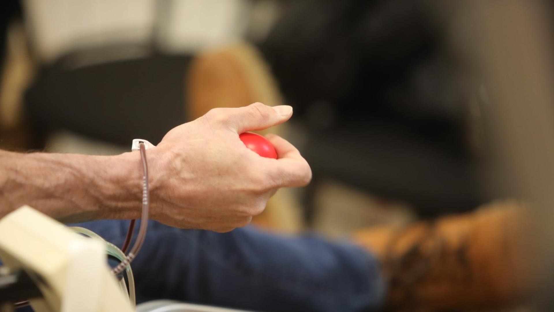 Хората на които е била прелята заразена кръв докато са