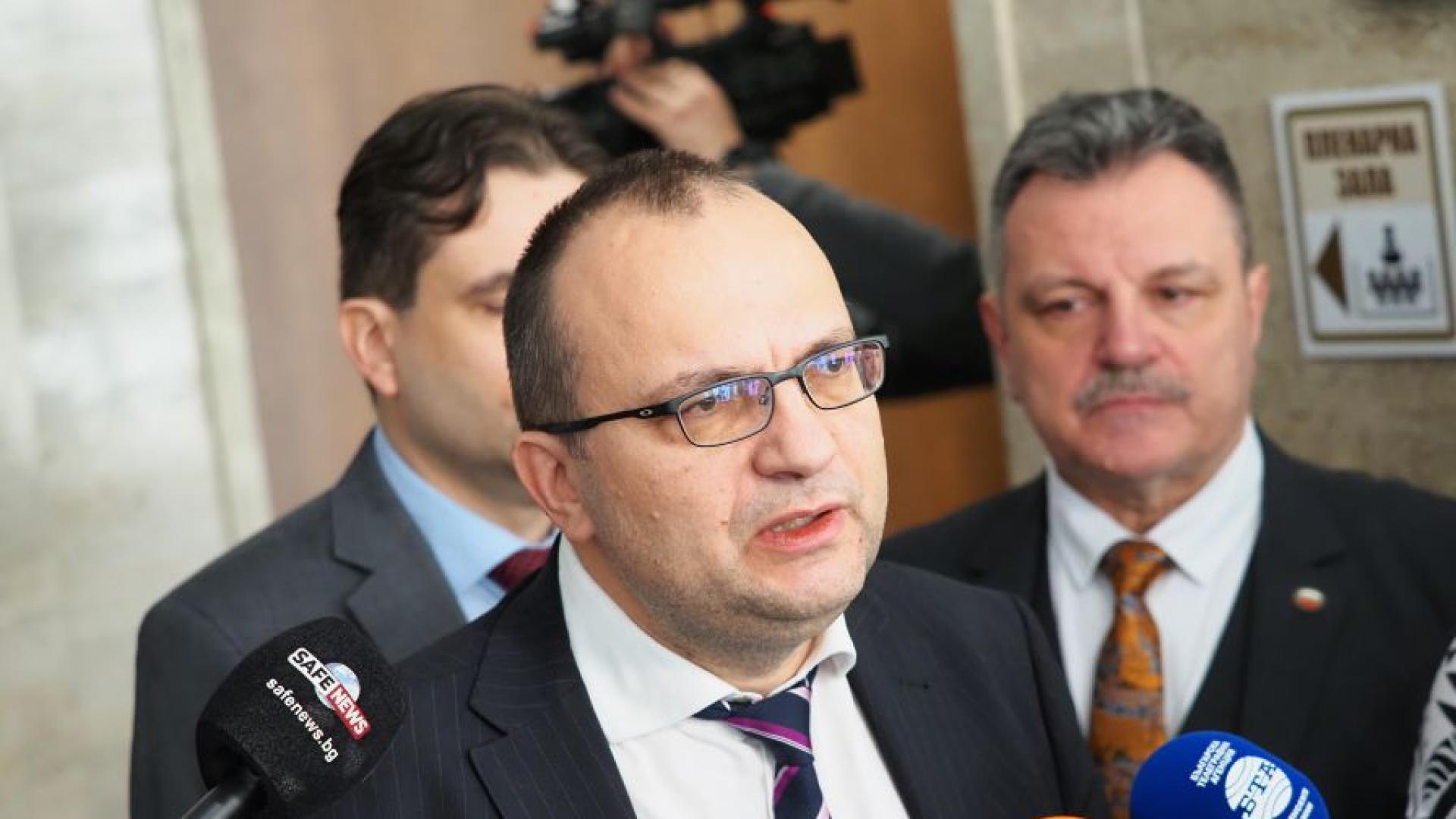 Добре че беше натискът на Демократична България и Продължаваме промяната