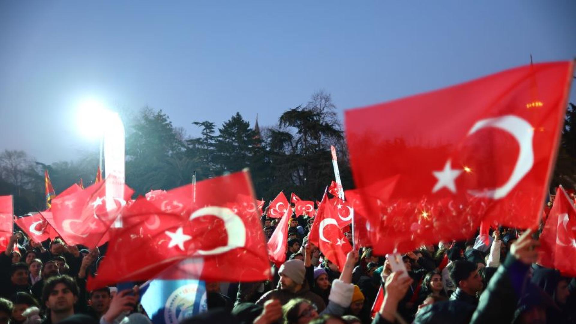 Турските власти задържаха 37 души заподозрени в предполагаемо публикуване на