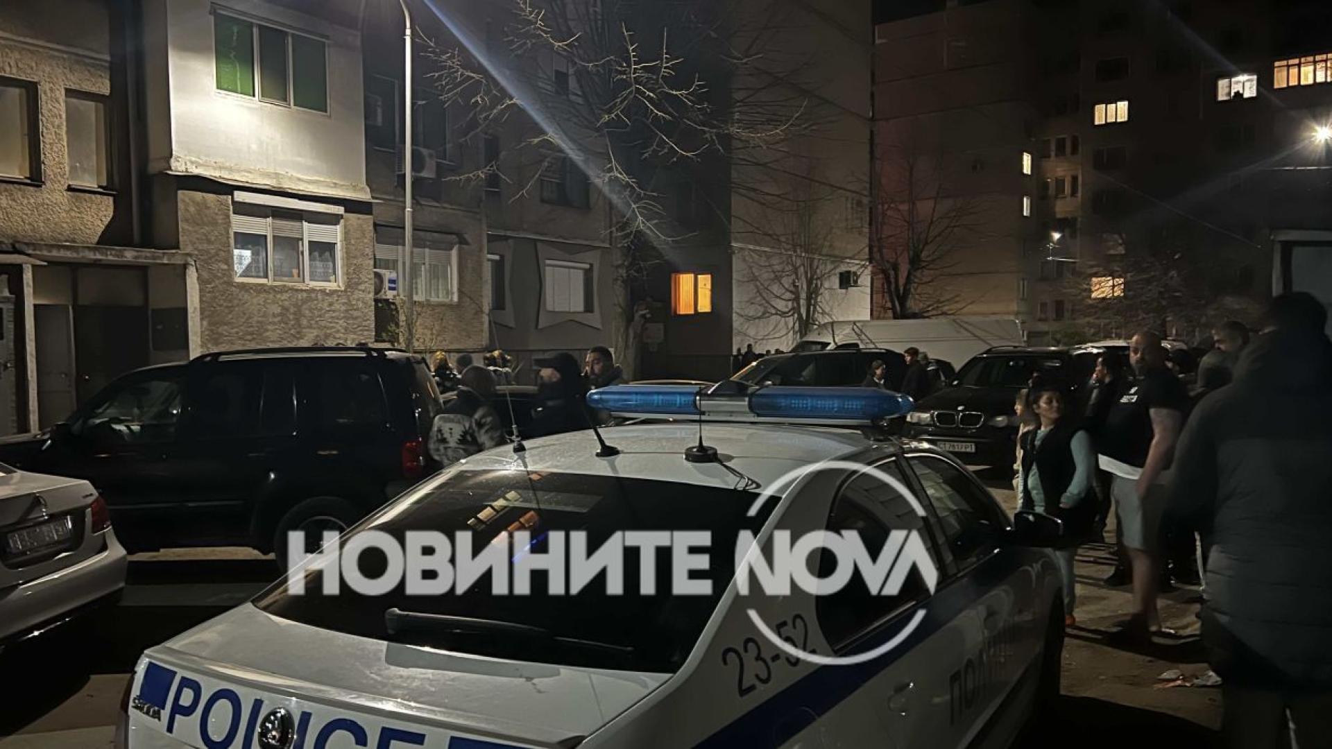 Мъж се барикадира в блок в Казанлък На място е пристигнал полицейски