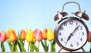 Местим стрелките: Кога идва лятното часово време през 2026 г. и ще бъде ли за последен път?