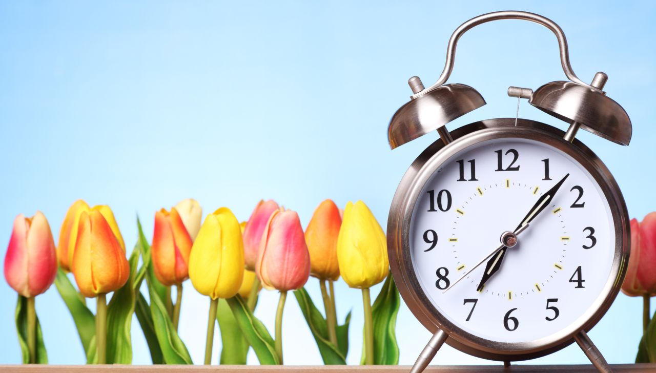 Местим стрелките: Кога идва лятното часово време през 2026 г. и ще бъде ли за последен път?