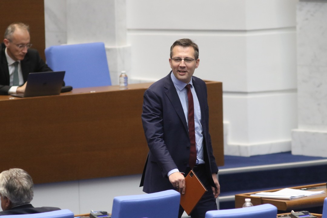 <p>Депутатите обсъждат вота на недоверие срещу кабинета &bdquo;Желязков&ldquo;.</p>