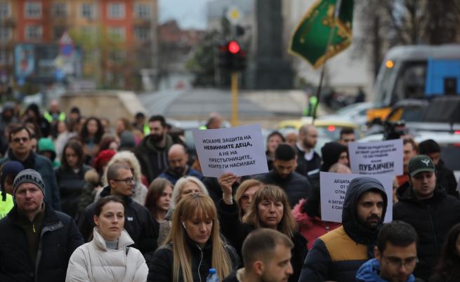  Протест против насилието над деца. 