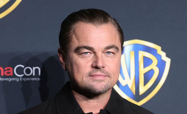 Леонардо ди Каприо изненада с нова визия на CinemaCon 2025 в Лас Вегас
