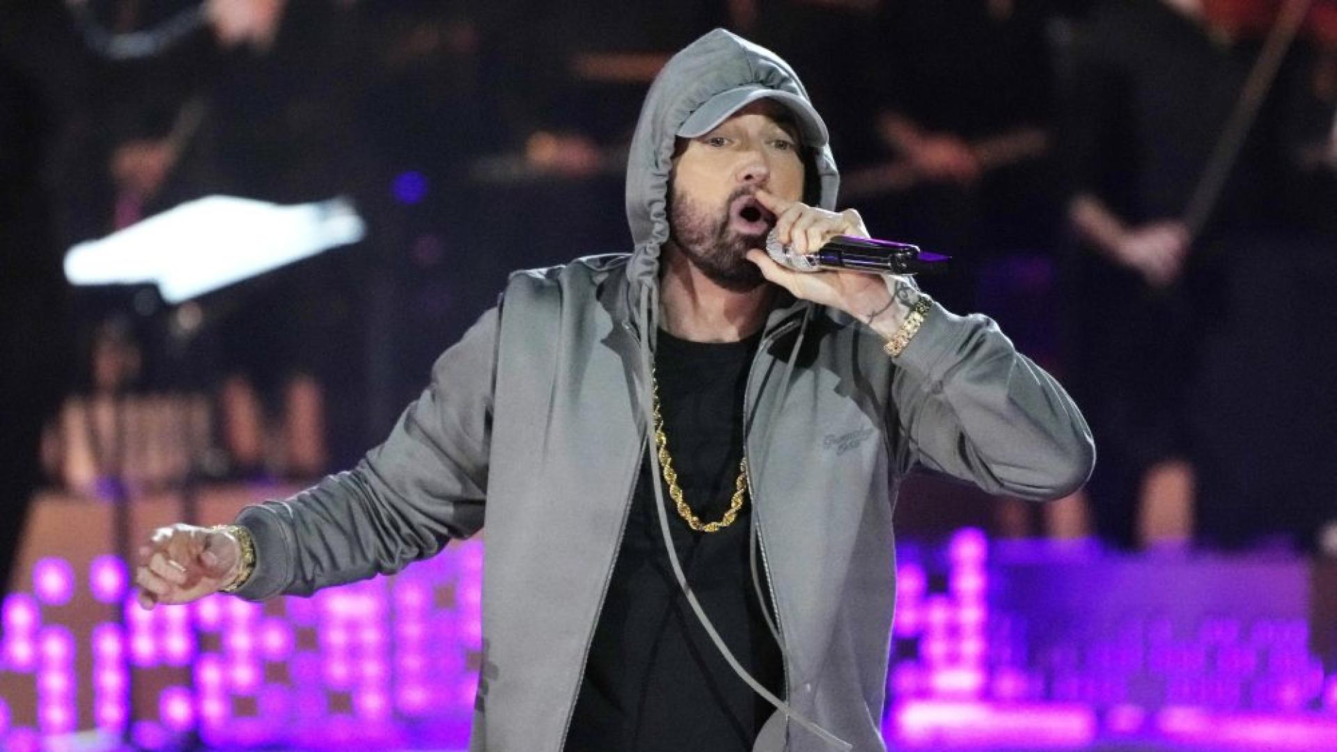 Еминем предизвика слухове за романтична връзка с дългогодишната си стилистка