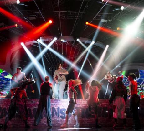 Изумителни имитации невероятни вокални изпълнения силни емоции и голяма доза