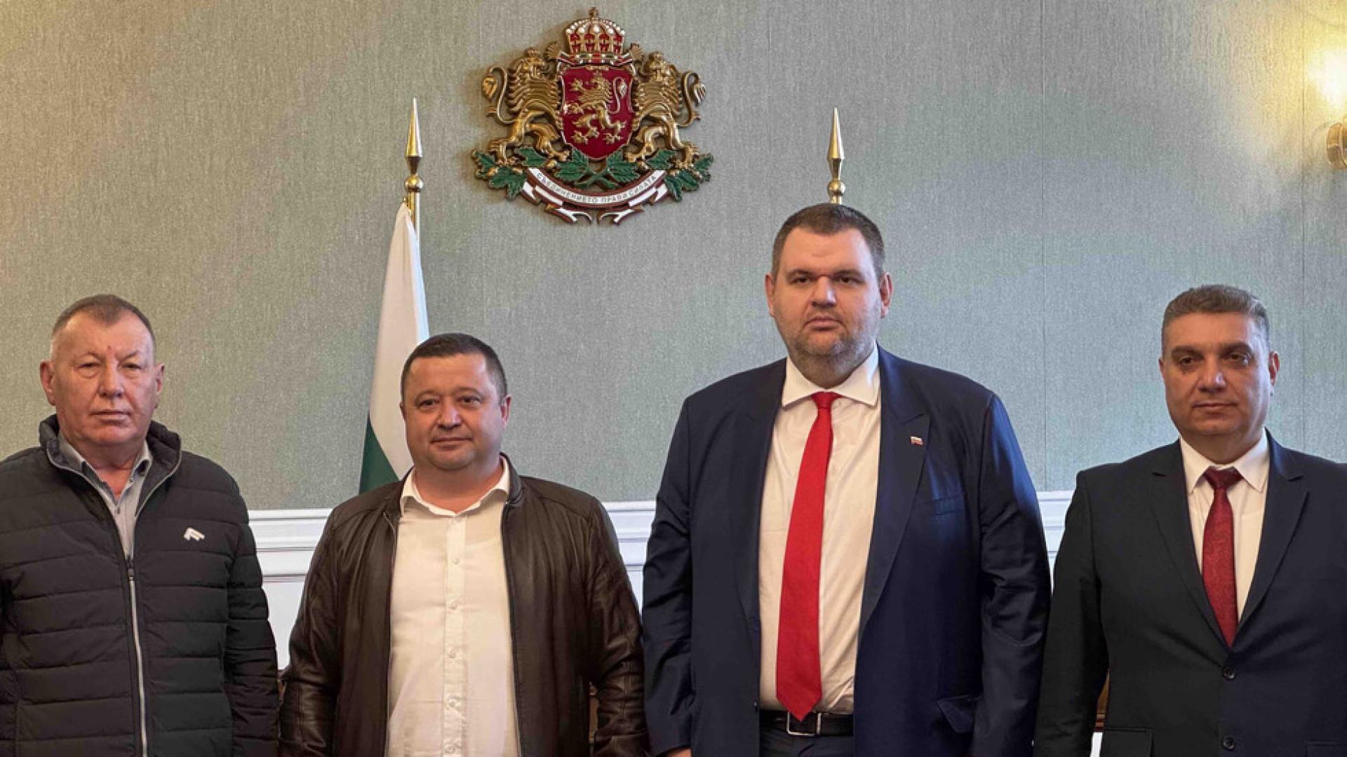 Лидерът на ДПС Ново начало Делян Пеевски се срещна с кмета на