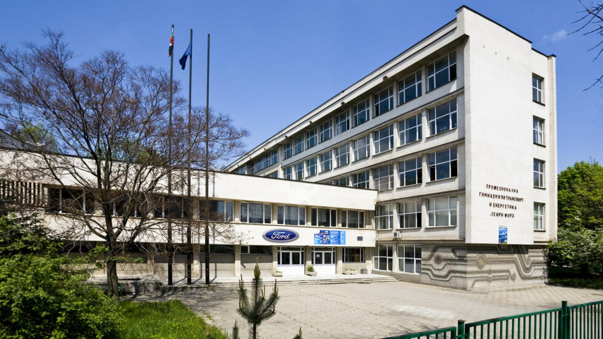 Ученик е паднал от четвъртия етаж на Професионалната гимназия по