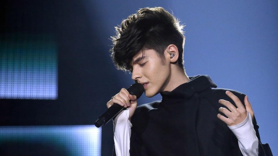 ​Кристиан Костов, младият български певец, продължава да изненадва и радва