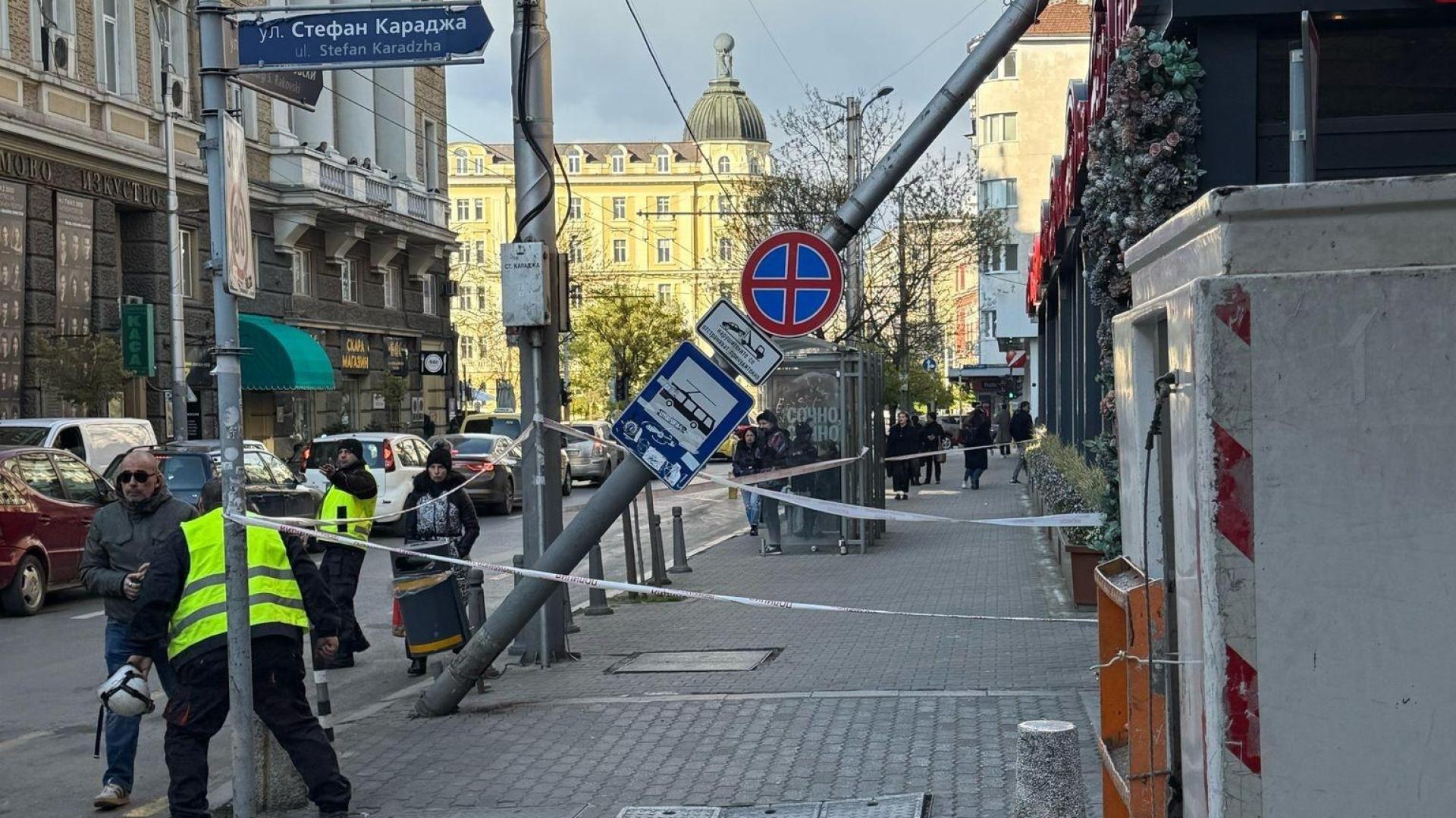 ВСофия падна стълб върху популярно заведение Инцидентът е станал малко