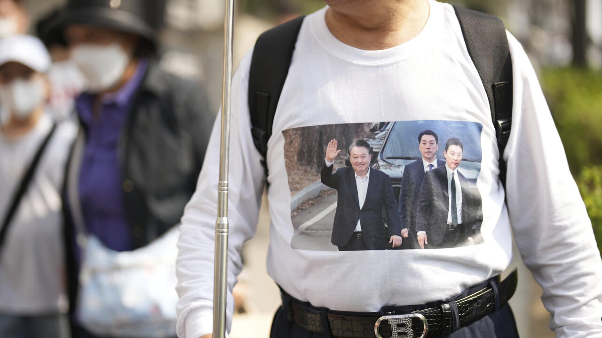 Сваленият от власт президент на Южна Корея Юн Сук йол напусна