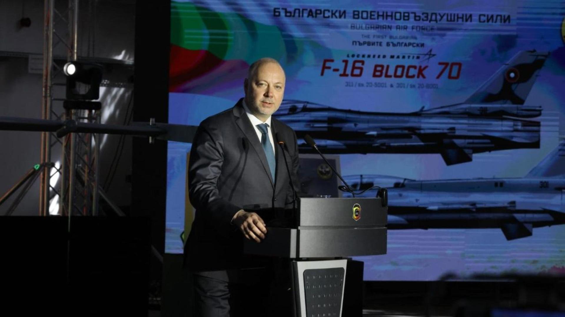 Този прекрасен боен самолет е символ на стратегическото партньорство което