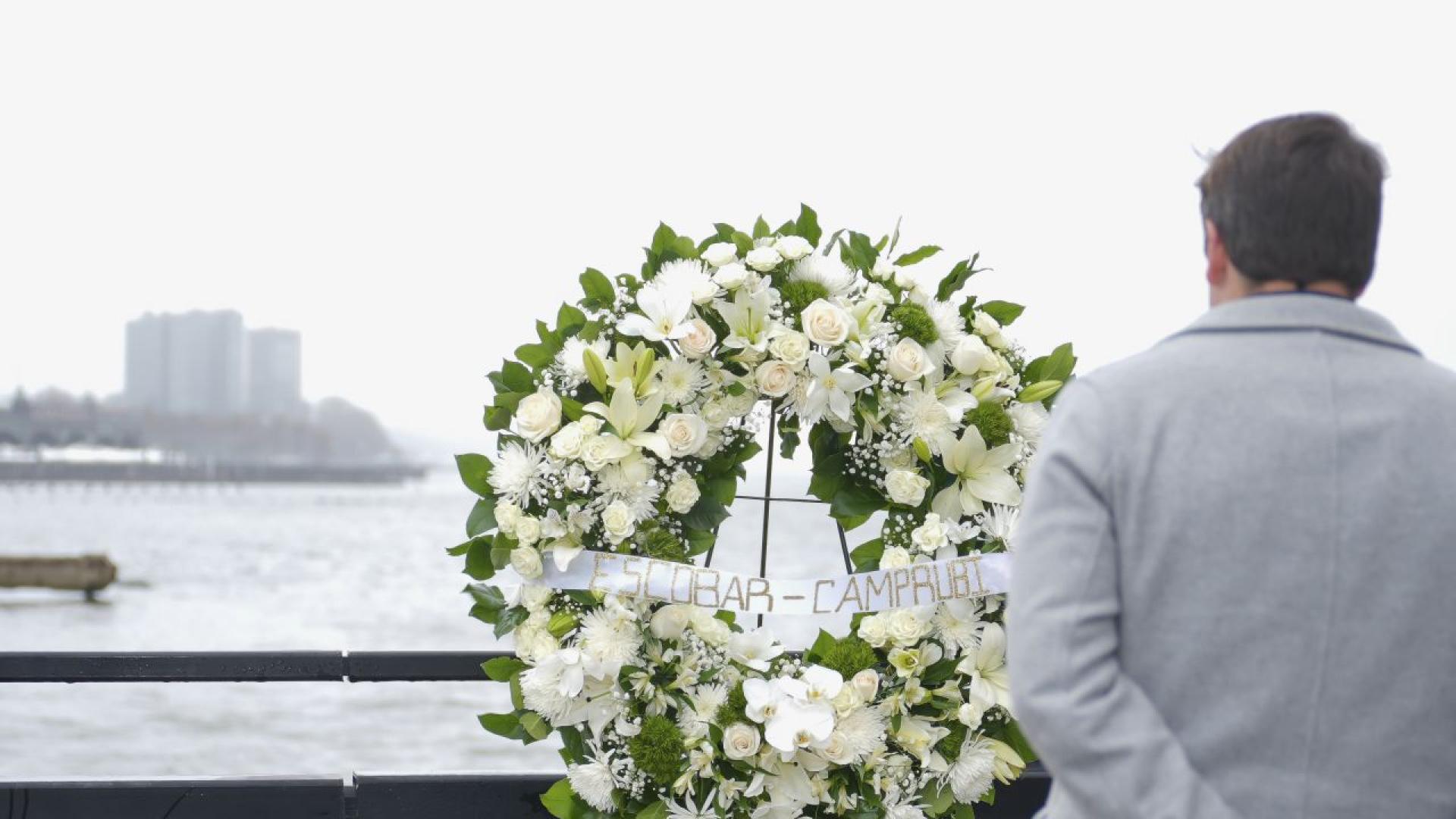 Мерси Кампруби Монтал нейният съпруг Агустин Ескобар и трите им