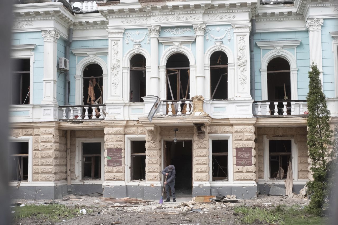 Два пъти за ден: Русия удари критична инфраструктура в Суми