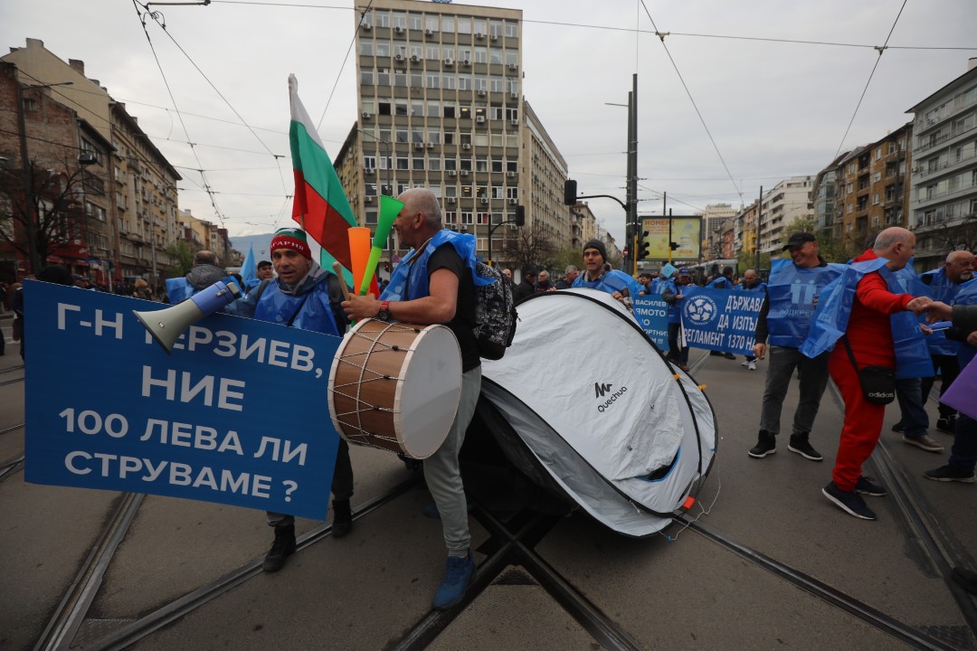 <p>Започна протестът на работещите в градския транспорт в София. Акцията е част от националния протест под надслов &bdquo;Достоен труд &ndash; достойно заплащане! Без транспорт няма икономика!&ldquo;</p>