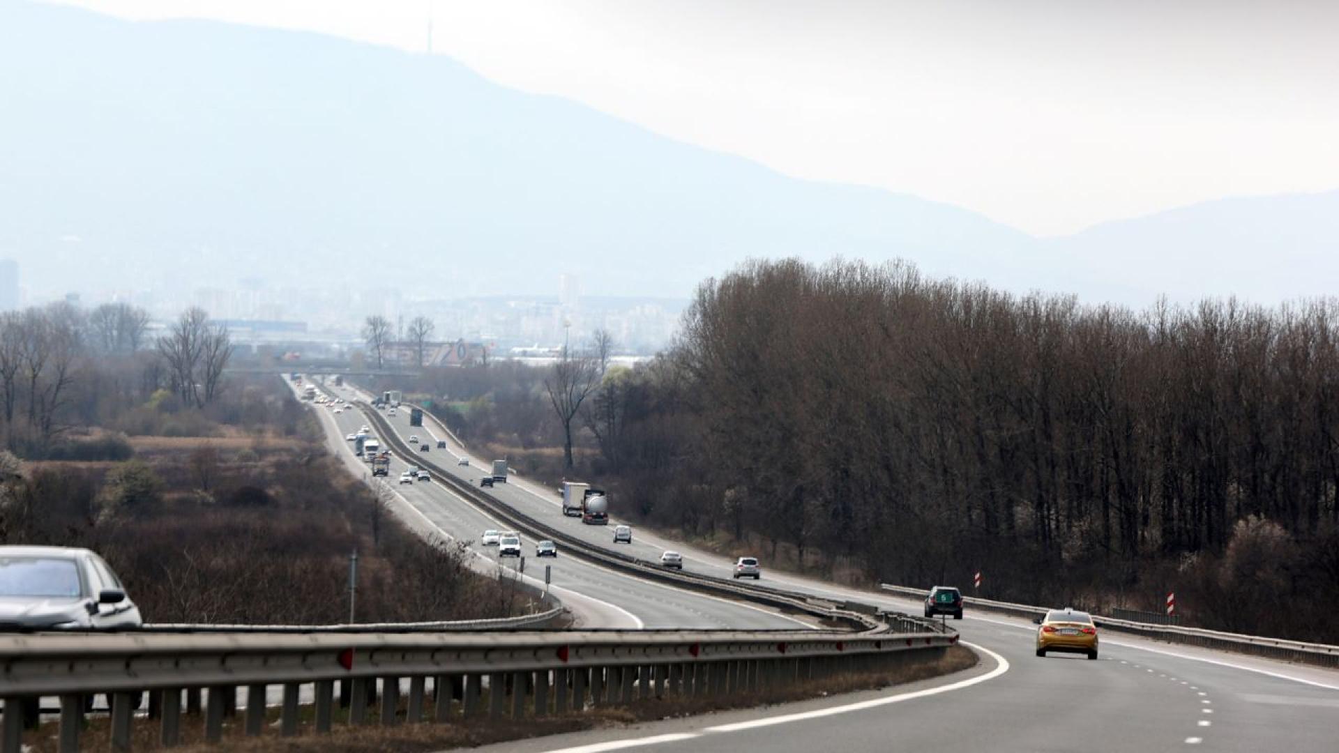 Започва голямото празнично пътуване и МВР вади всички пътни полицаи