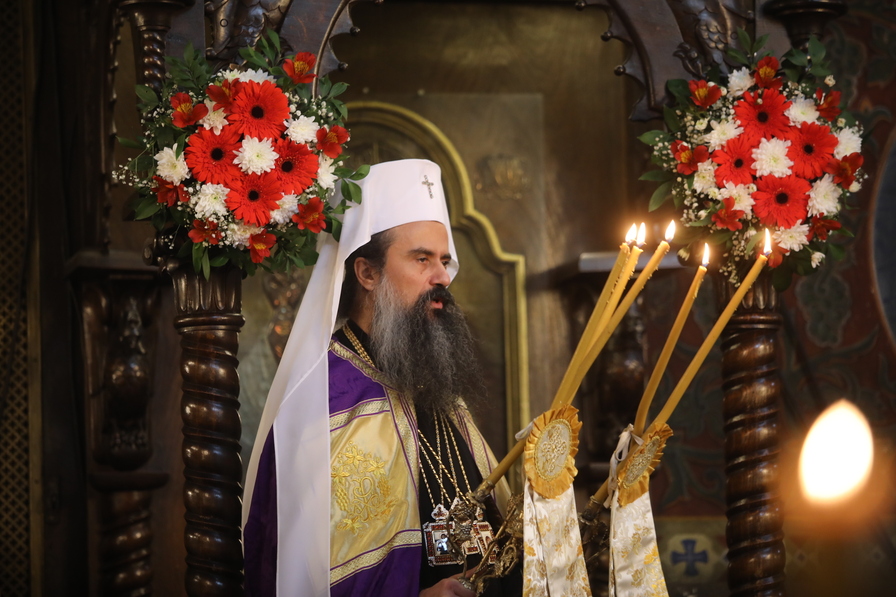 <p>На Велики петък: Богослужения за най-скръбния ден за християните в митрополитския храм &quot;Св. Неделя&quot;</p>
