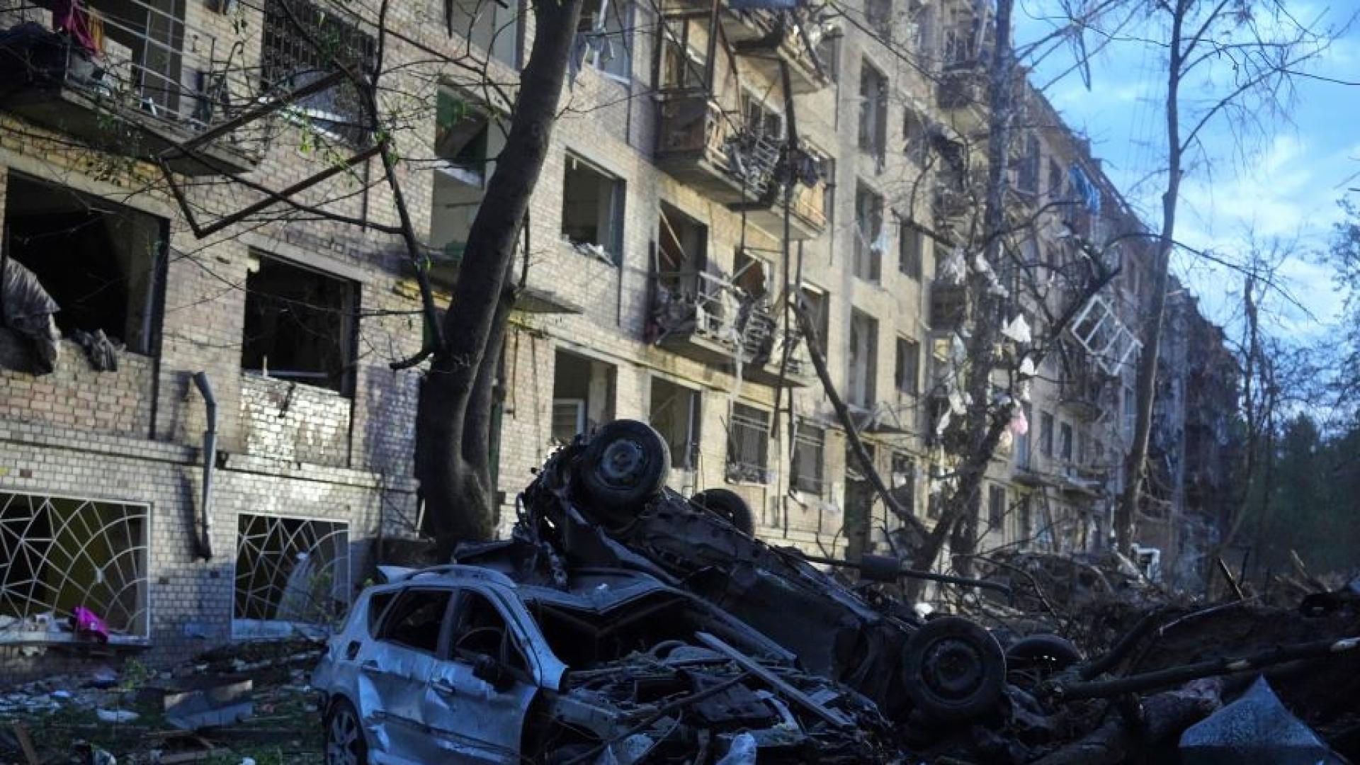 При руски удари с ракети и дронове по Киев са