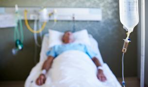 Любов след кома: Двойка се сгоди в болница