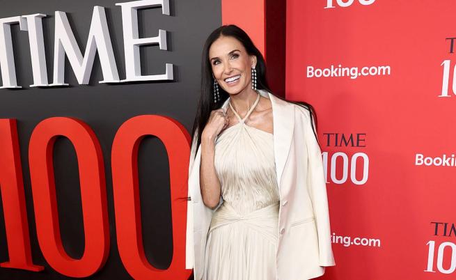 Деми Мур обсипана в диаманти на TIME100 Gala 2025 (СНИМКИ)