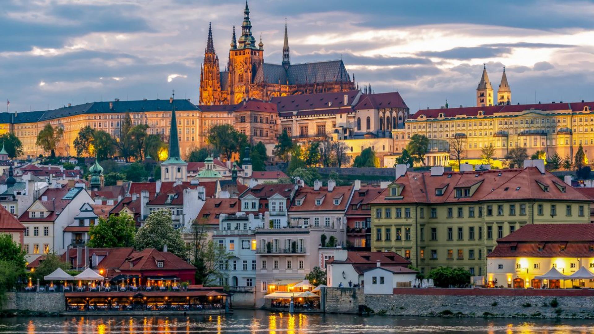 Една от най обсъжданите теми у нас е защо населението ни