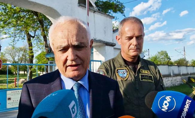 <p>Запрянов за F-16: Това започна от Румен Радев</p>