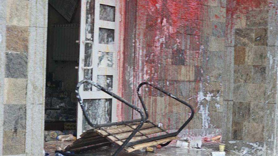 Протестът след убийството на Магдалена - 22 души са нанесли щети на сградата на МВР, сред тях и непълнолетни