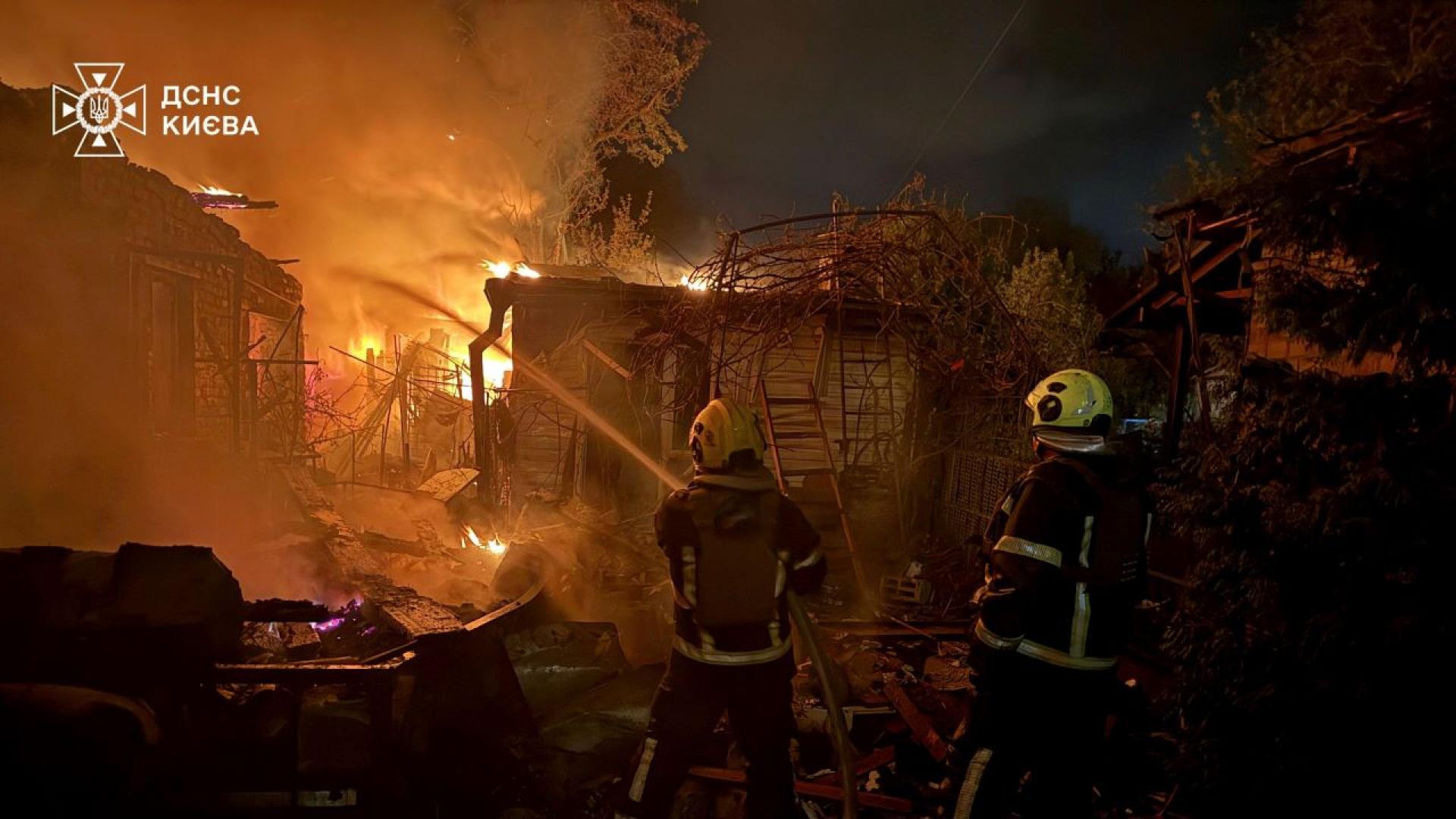 Най малко двама души загинаха днес а седмина бяха ранени при