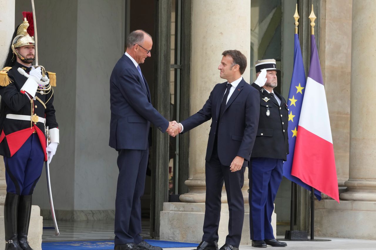 Напрежение между Франция и Германия застрашава общия фронт на ЕС срещу Тръмп