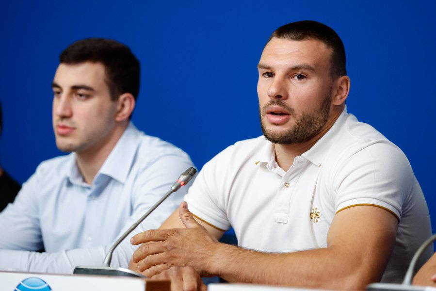 Пресконференция на Кирил Милов Семен Новиков и борци от класическия1