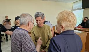 Водачът на тира, избягал след катастрофата на Хаинбоаз, остава в ареста