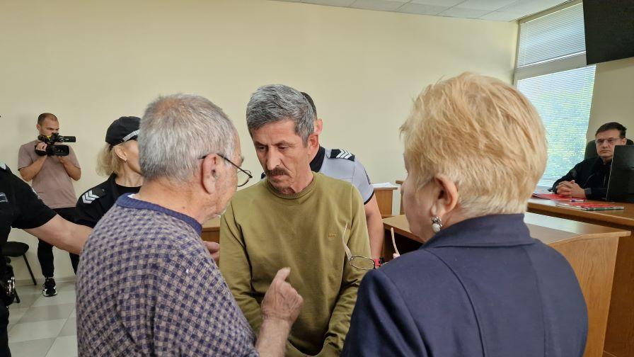 Водачът на тира, избягал след катастрофата на Хаинбоаз, остава в ареста