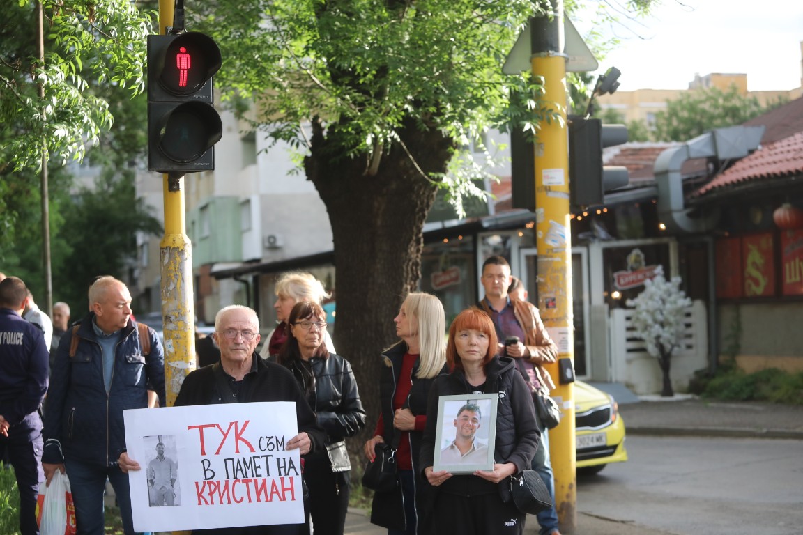 <p>Протест в памет на Ани и Явор на столичния бул. &bdquo;Сливница&ldquo;</p>