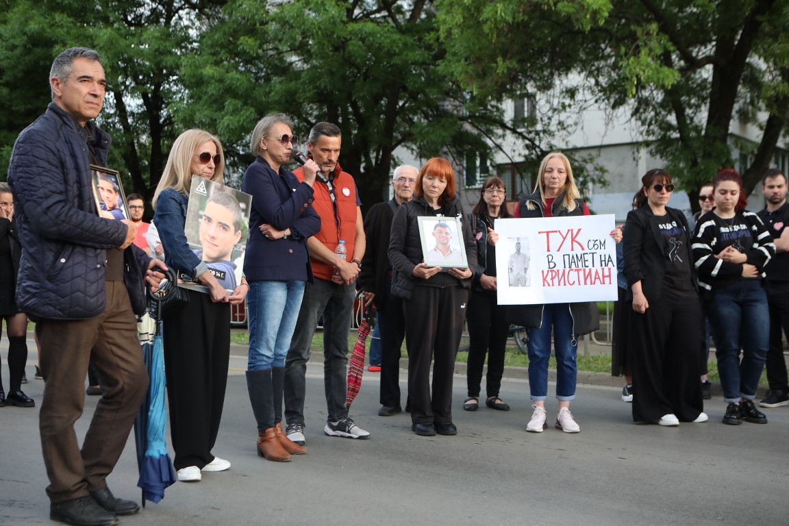 <p>Протест в памет на Ани и Явор на столичния бул. &bdquo;Сливница&ldquo;</p>