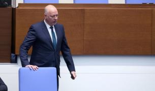 <p>Желязков обясни кой е разрешил на Вучич да прелети през България към Москва</p>