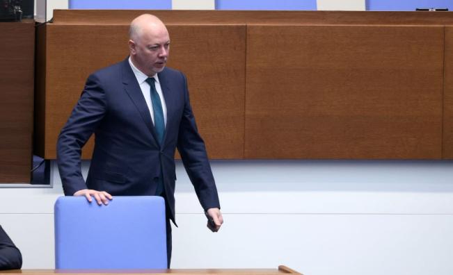 <p>Желязков обясни кой е разрешил на Вучич да прелети през България към Москва</p>