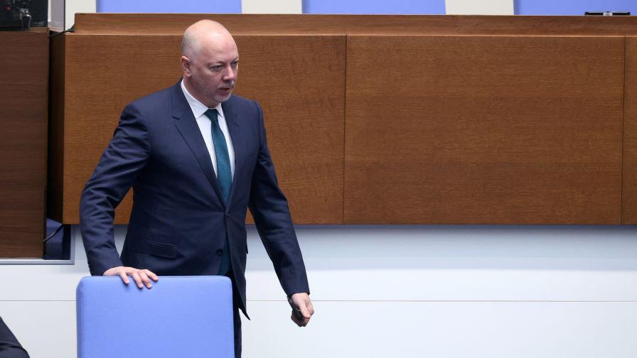 Желязков обясни кой е дал разрешение Вучич да прелети към Москва през въздушното ни пространство