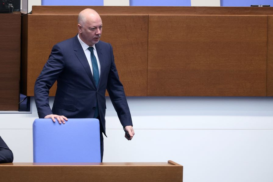 Желязков обясни кой е дал разрешение Вучич да прелети към Москва през въздушното ни пространство