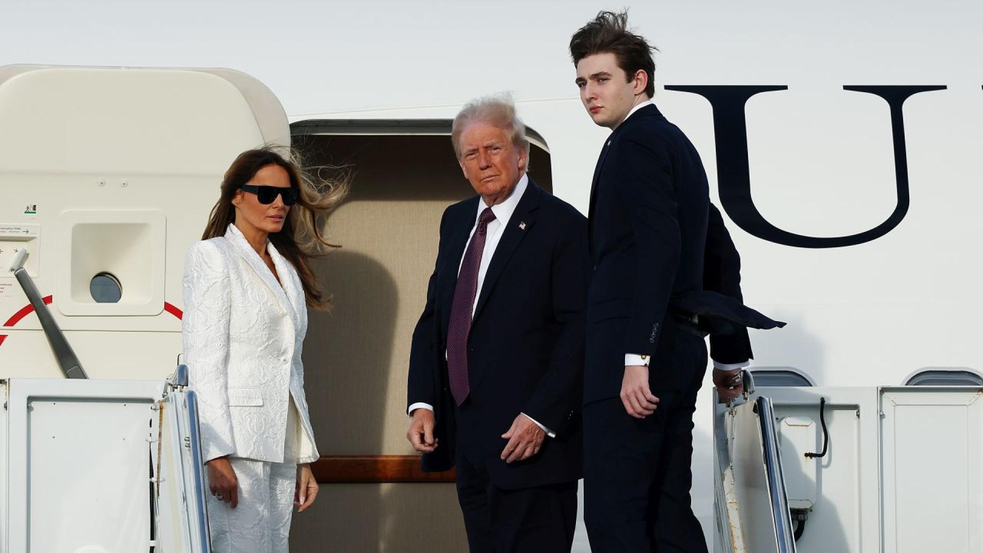 Внушителната височина на Барън Тръмп от 200 см само на