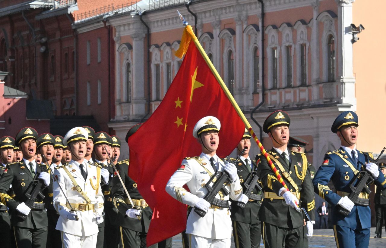 <p>Червеният площад в марш: Най-впечатляващите кадри от парада в Москва</p>