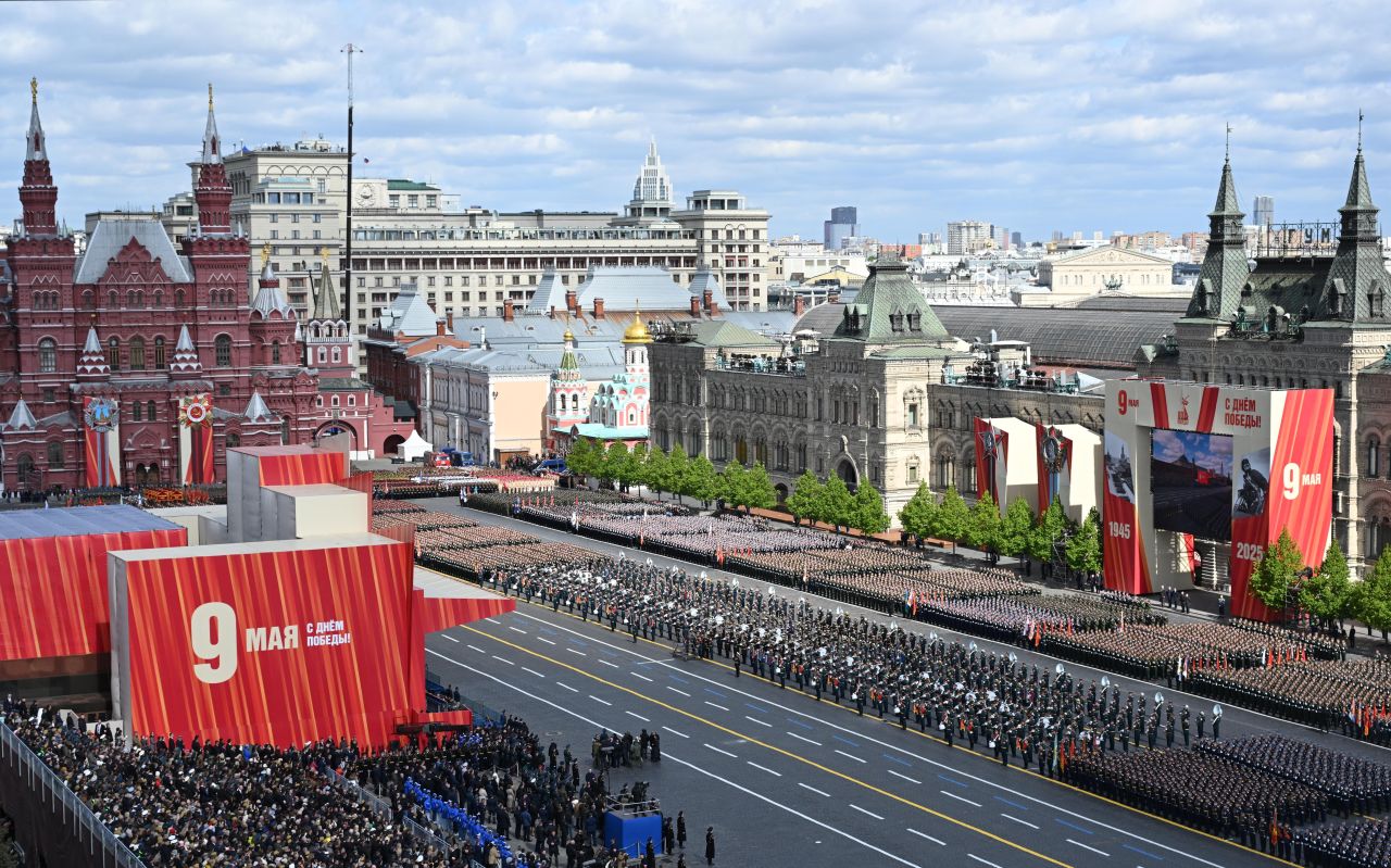 <p>Червеният площад в марш: Най-впечатляващите кадри от парада в Москва</p>