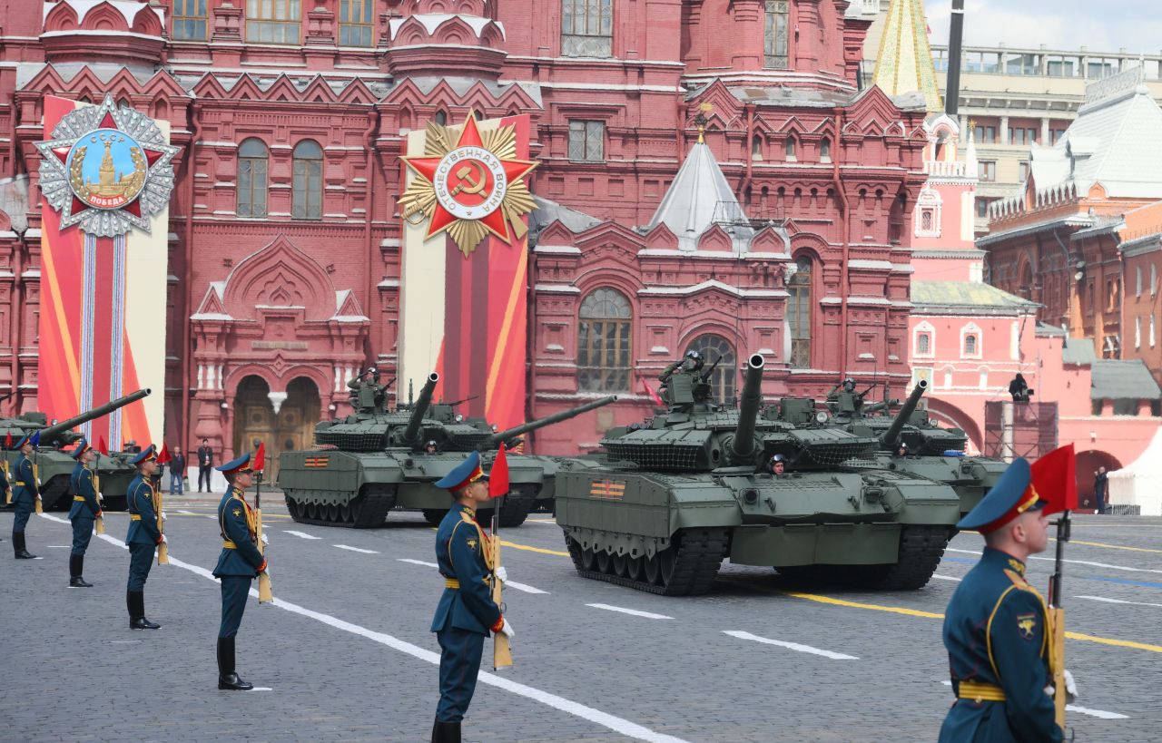 Червеният площад в марш: Най-впечатляващите кадри от парада в Москва