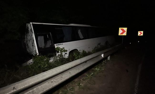<p>Автобус и два тира се удариха на Прохода на Републиката</p>