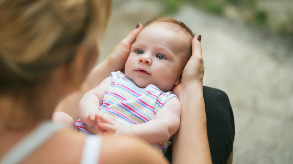 Игри за бебе на 2 месеца