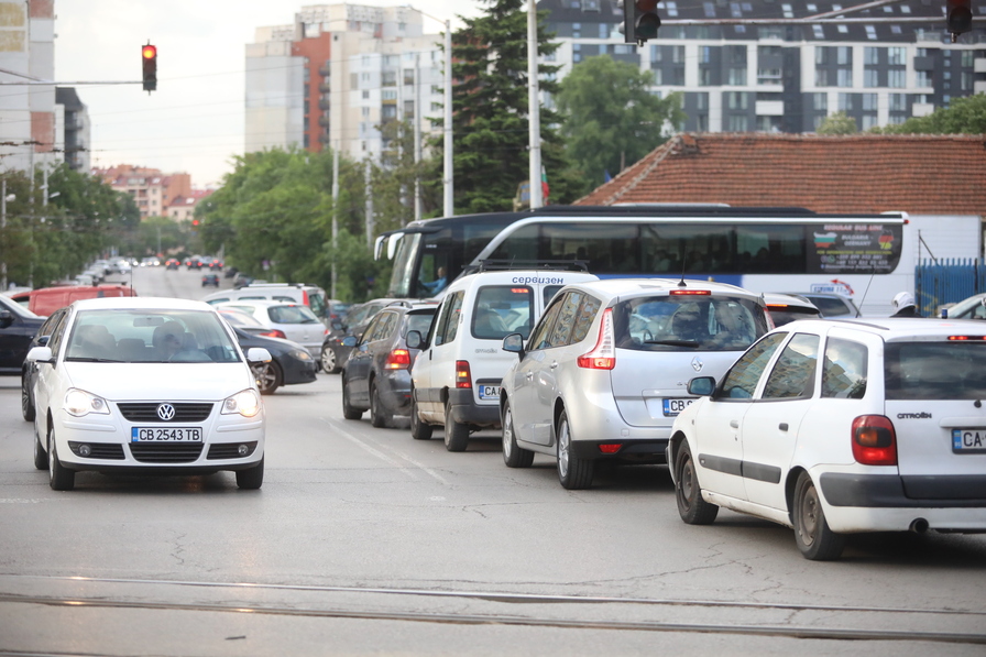 Протест спря движението на градския транспорт в София