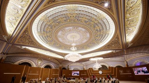 Злато, мечове и дипломация: Доналд Тръмп на обиколка из Близкия изток