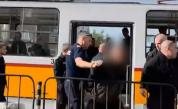 Брутално нападение над ученици посред бял ден в столичен трамвай
