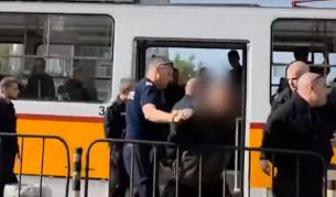 Брутално нападение над ученици посред бял ден в столичен трамвай