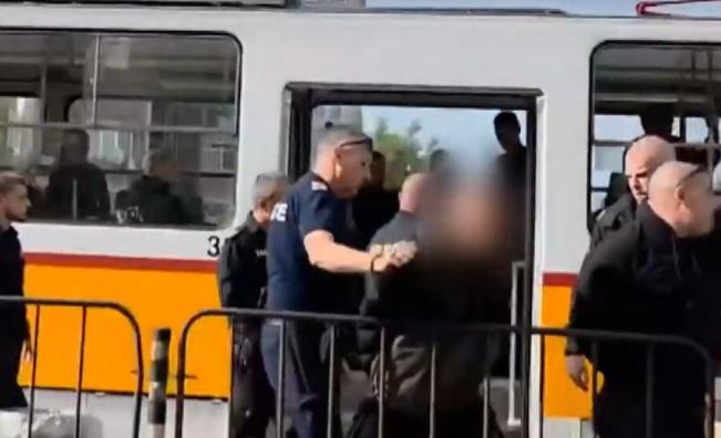 Брутално нападение над ученици посред бял ден в столичен трамвай